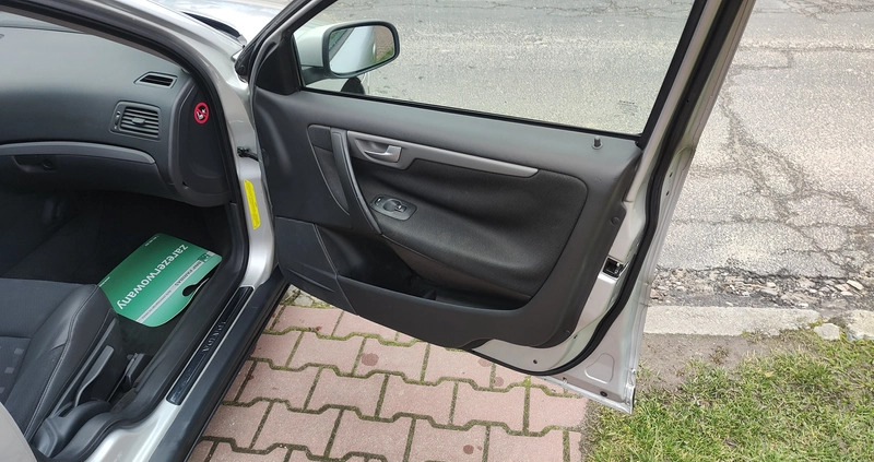 Volvo V70 cena 12999 przebieg: 249000, rok produkcji 2005 z Wieruszów małe 667